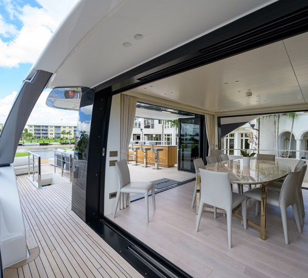 Skylounge open doors