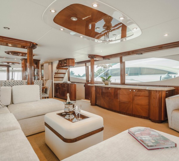 Classic contemporary decor