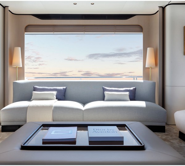 Curved panoramic windows