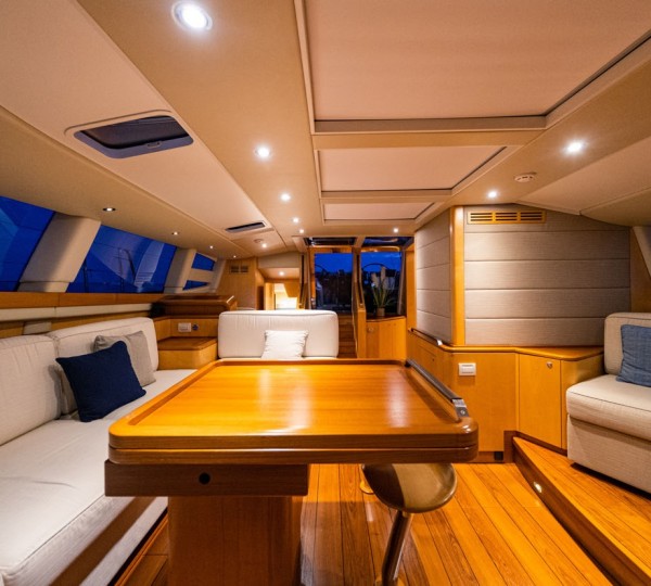 Flexible dining table