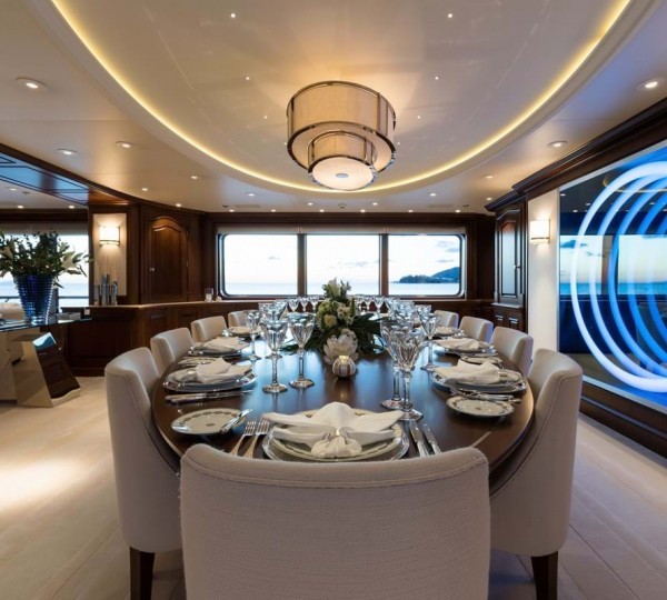 Main deck dining
