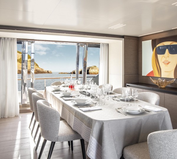 Main salon dining (sistership)