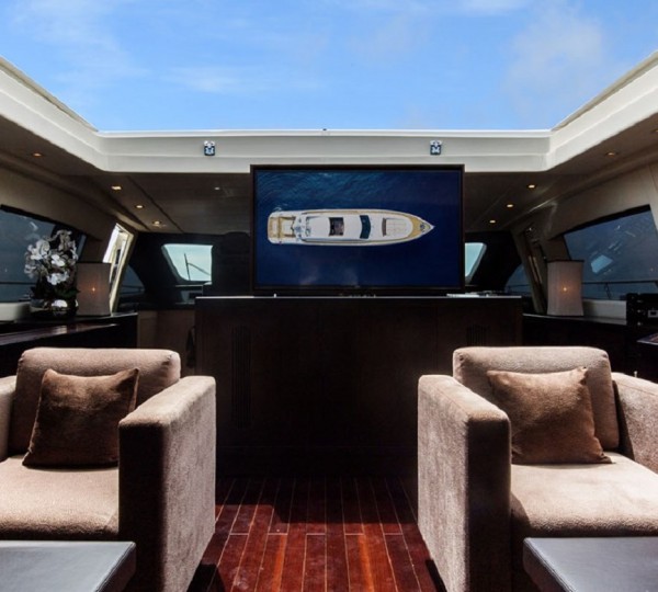 Main salon open roof