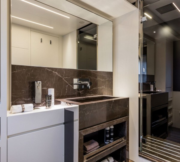 Guest ensuite bathroom