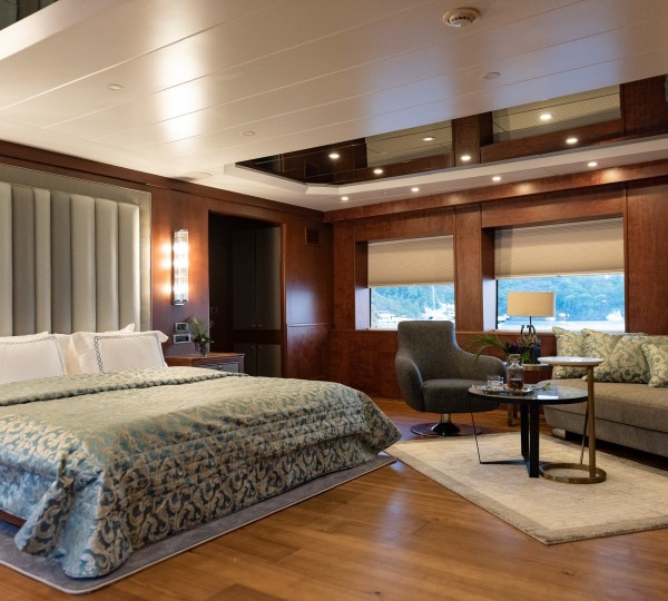 Luxury main deck master