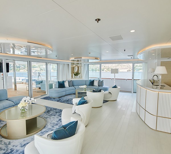 Owners deck bar and lounge