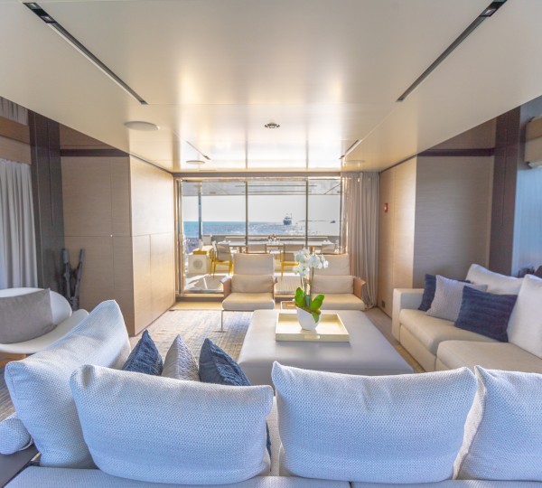 Main Salon lounge view aft