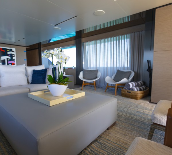 Main Salon view forward