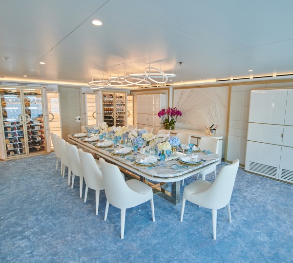 Dining setting for 14 guests