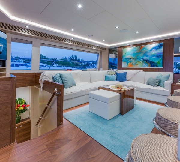 Motor Catamaran MUCHO GUSTO Main Salon