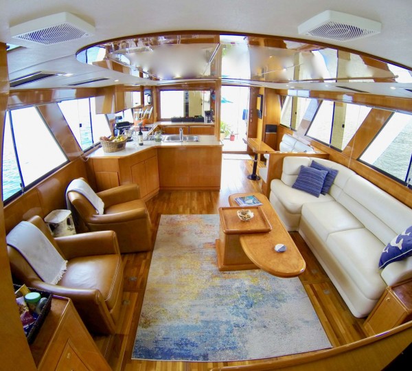 Motor Yacht MCGREGOR III Main Salon
