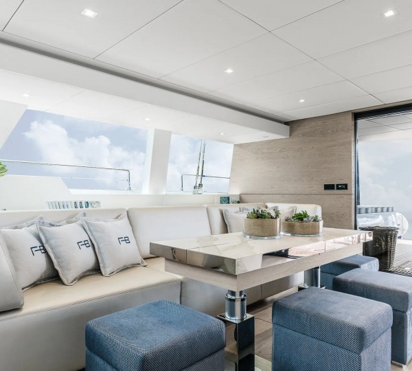 Main Salon Lounge And Diner