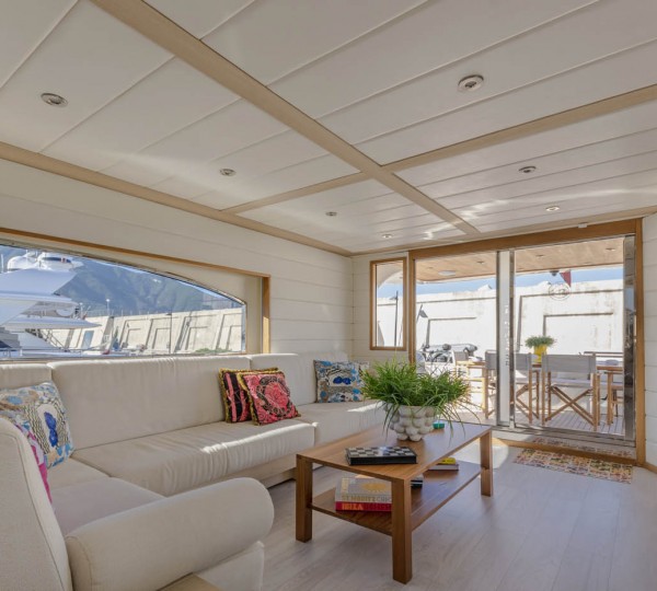 Main Salon Lounge View Aft