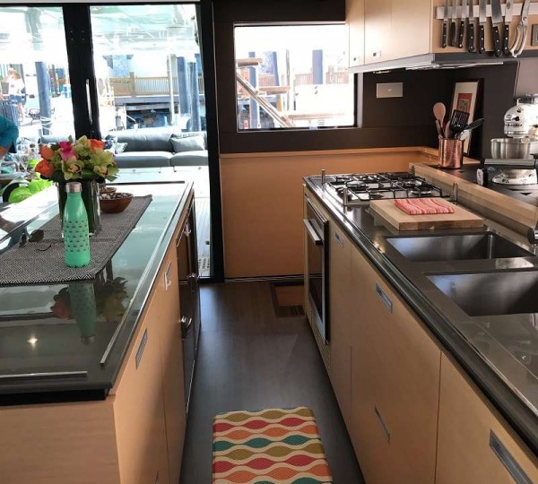 Motor Catamaran ULTRA 64 Galley