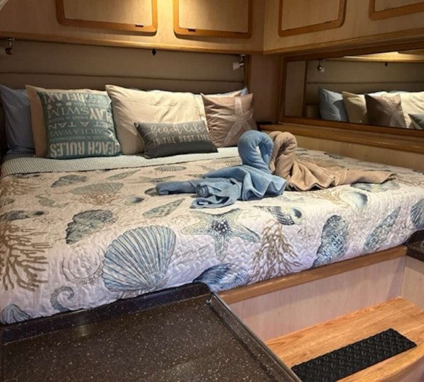 Sailing Catamaran MANNA Master Cabin