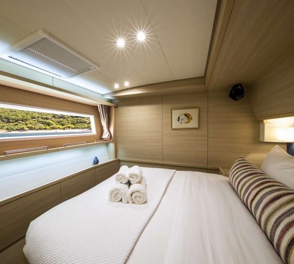 Sailing Catamaran NOMADA Cabin
