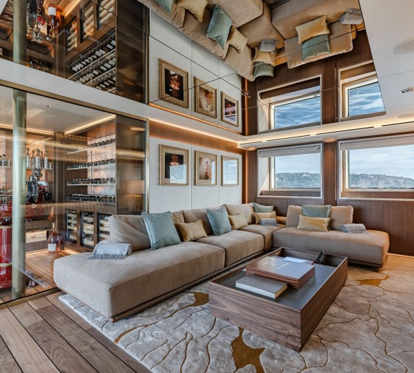 Gentleman's Lounge And Wine Cellar