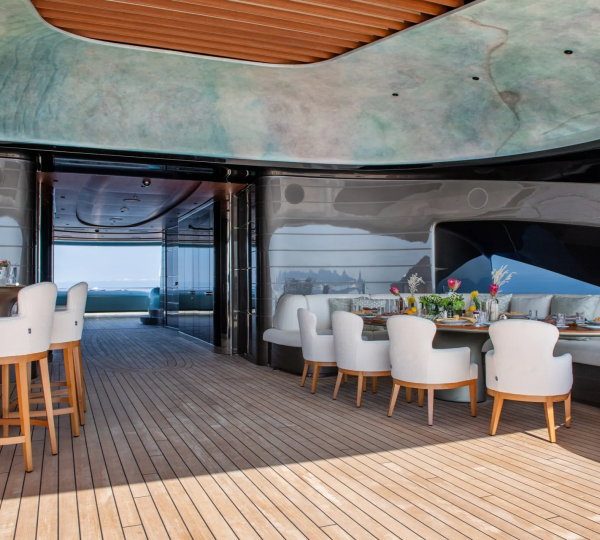 Informal Outdoor Dining And Sit Up Bar