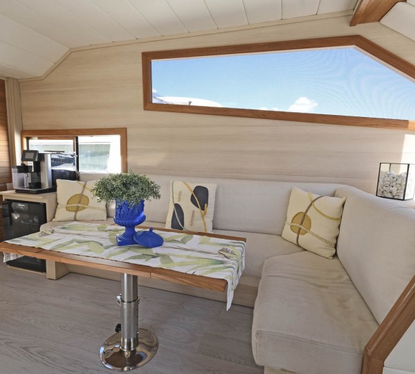 Main Salon Dining Space