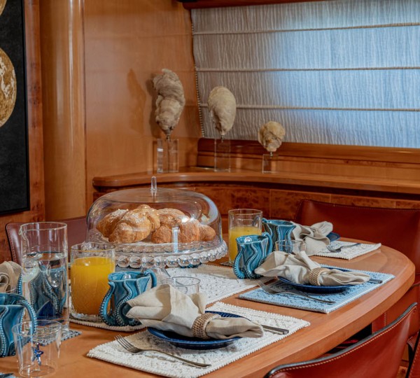 Main Salon Dinner Set Up