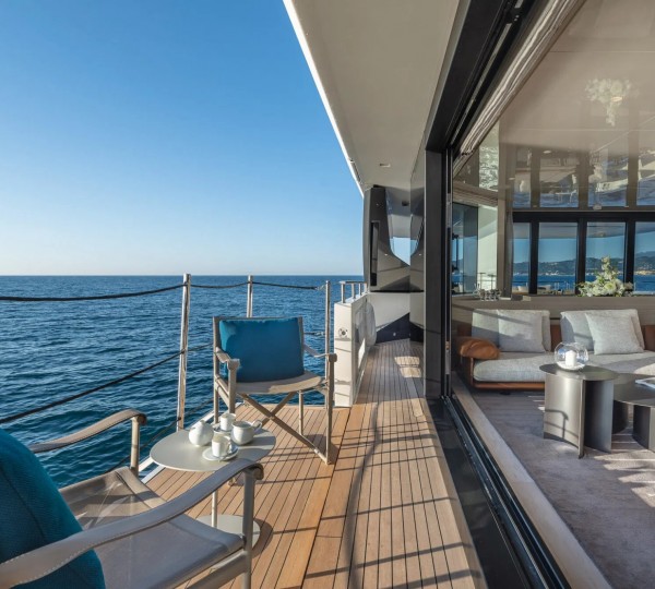 Main Salon Fold Out Balcony