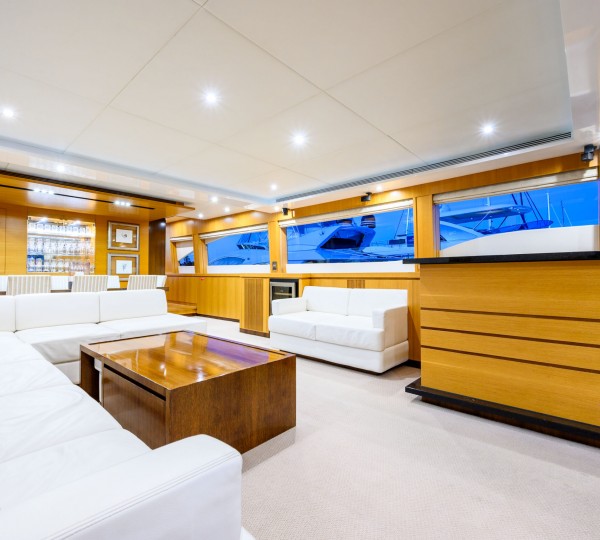 Main Salon Lounge And Bar