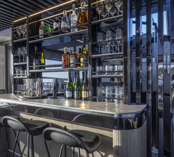 Main Salon Sit Up Bar