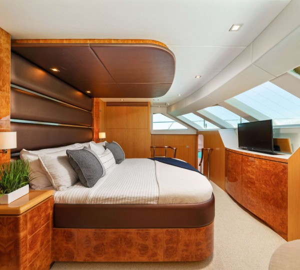 Motor Catamaran INDIGO Master Cabin