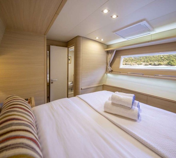 Sailing Catamaran NOMADA Cabin