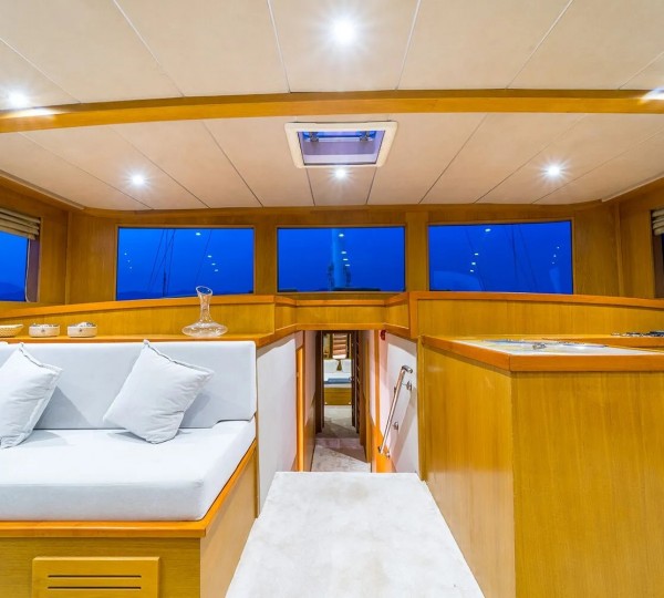 Salon With Central Corridor