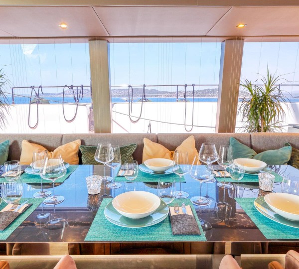 Interior Dining Table Set Up