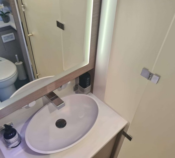 Sailing Catamaran MY TY En Suite