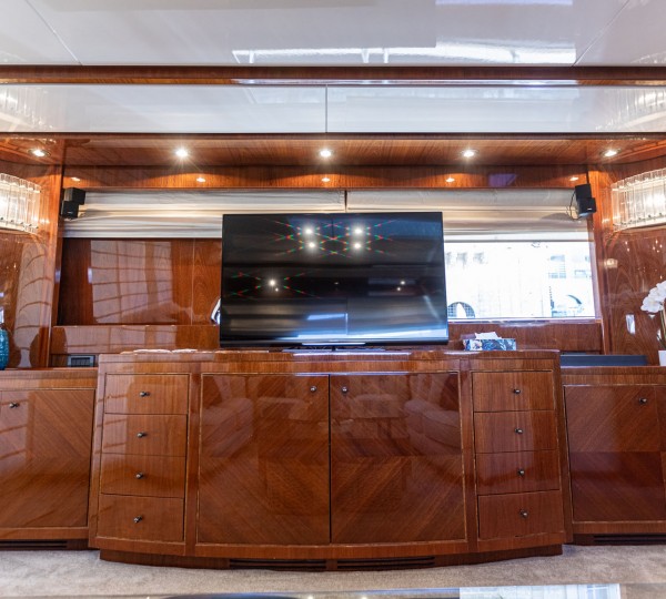 Main Salon TV And Storage