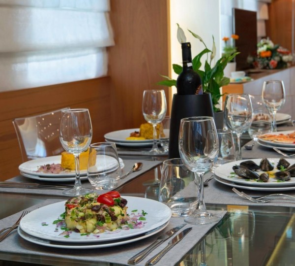 Main Salon Table Setting