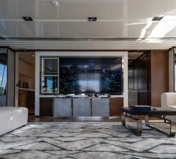 Bridge Deck Salon Alternative View