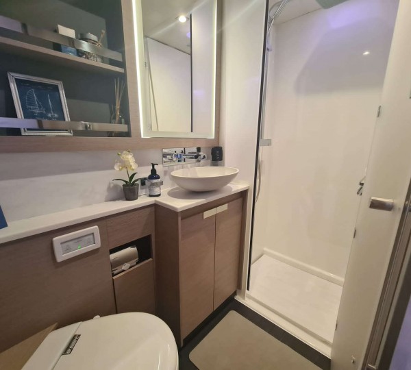 Sailing Catamaran MY TY En Suite