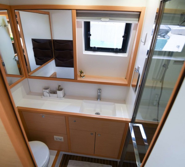 Sailing Catamaran AZULIA II En Suite