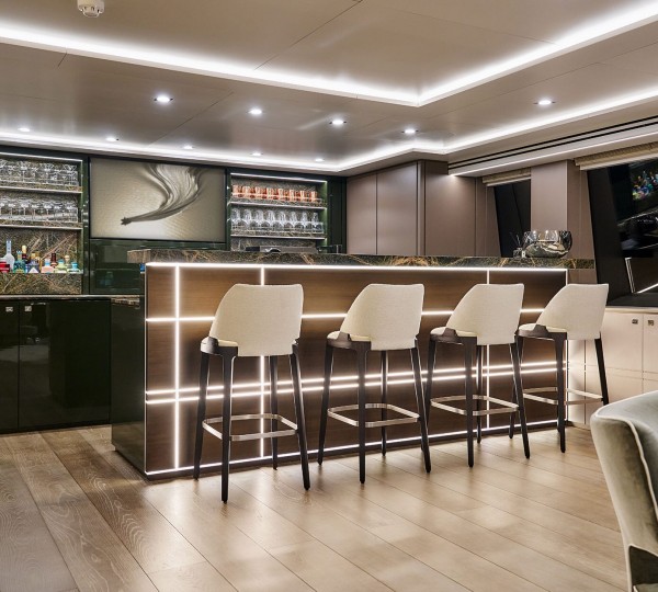 Sky Lounge Sit Up Bar