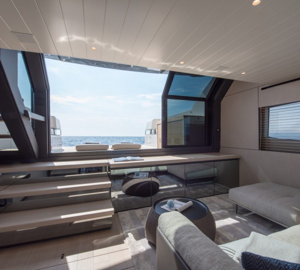 Lower Salon View To The Stern