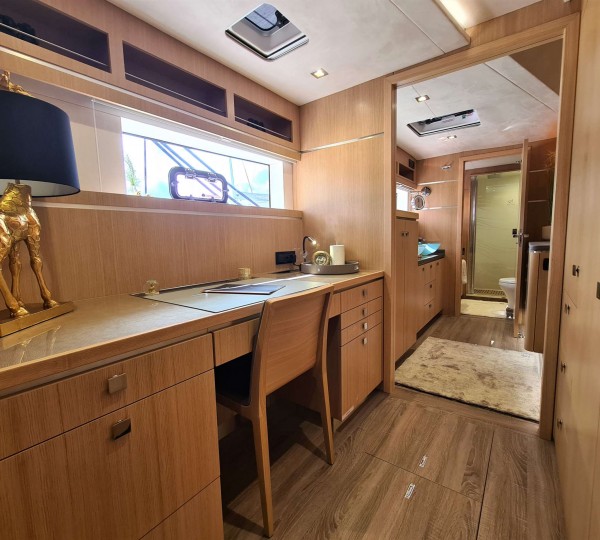 Sailing Catamaran ALLURE 64 Master Office