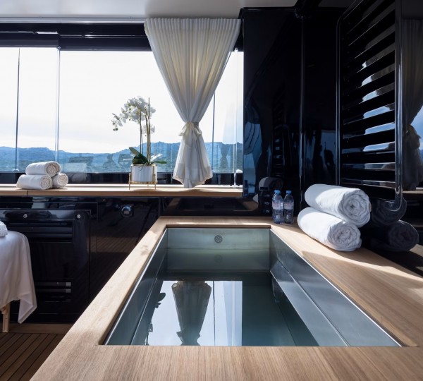 Top Deck Spa Plunge Pool