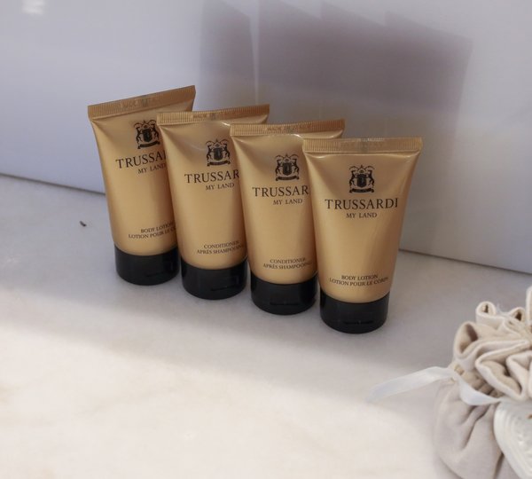 Luxury cabin amenities 