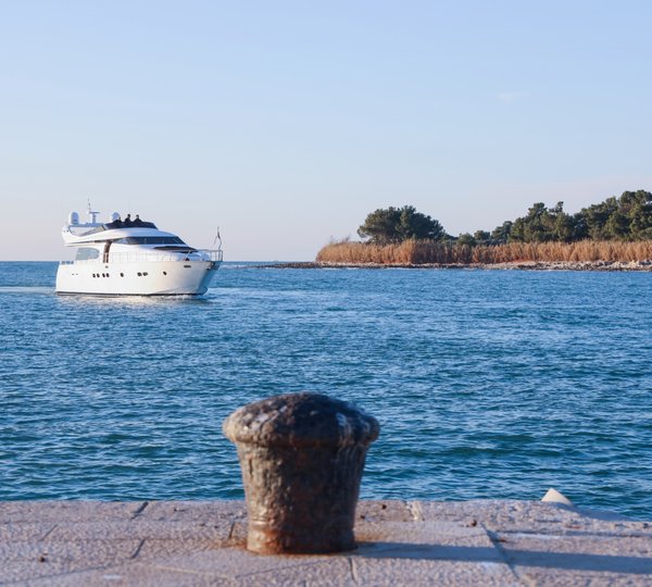 21m Maiora yacht SEA HEAVEN - Anchored