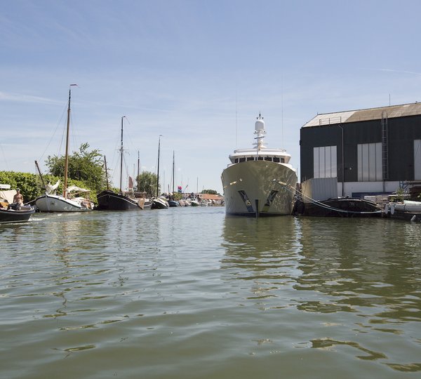 38m Luxury Superyacht By Hakvoort