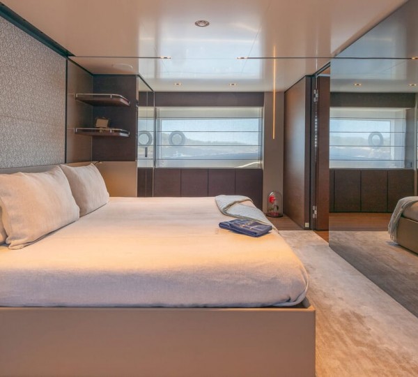 Main deck master suite