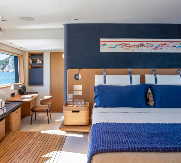 Full beam master stateroom
