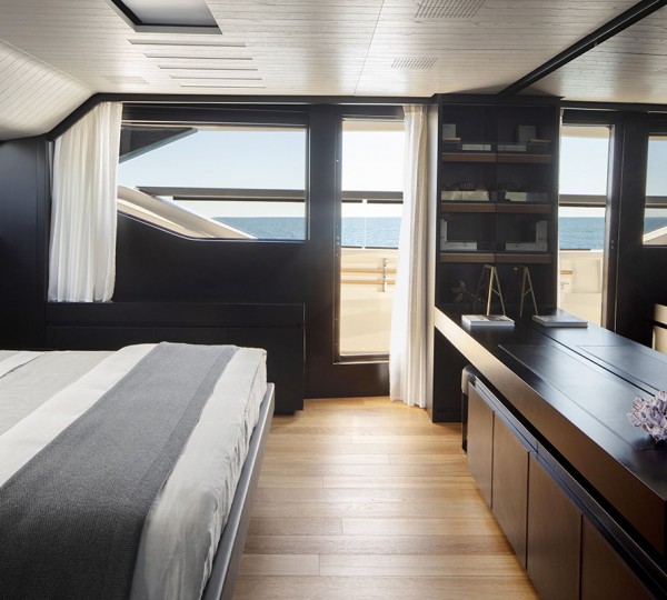 Main deck master suite