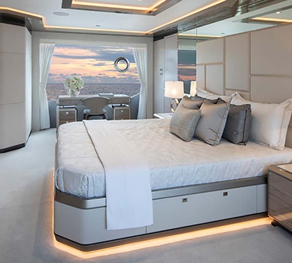 Main deck master suite
