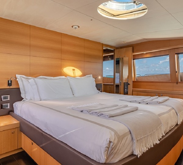 Main deck split level master