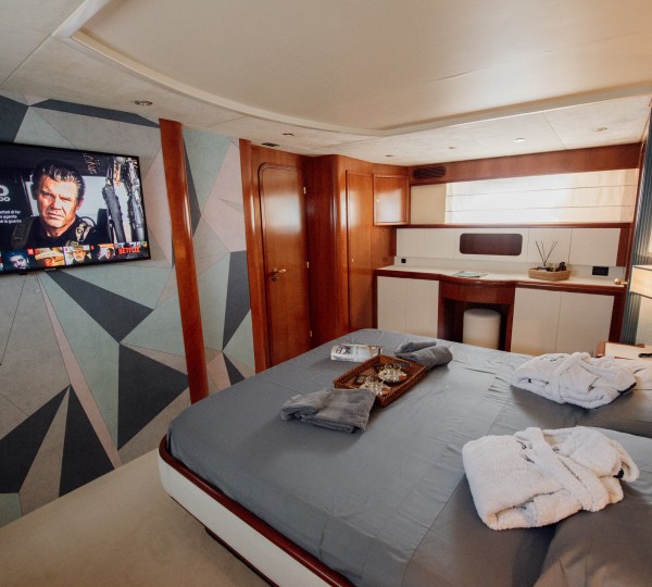 Additional double cabin